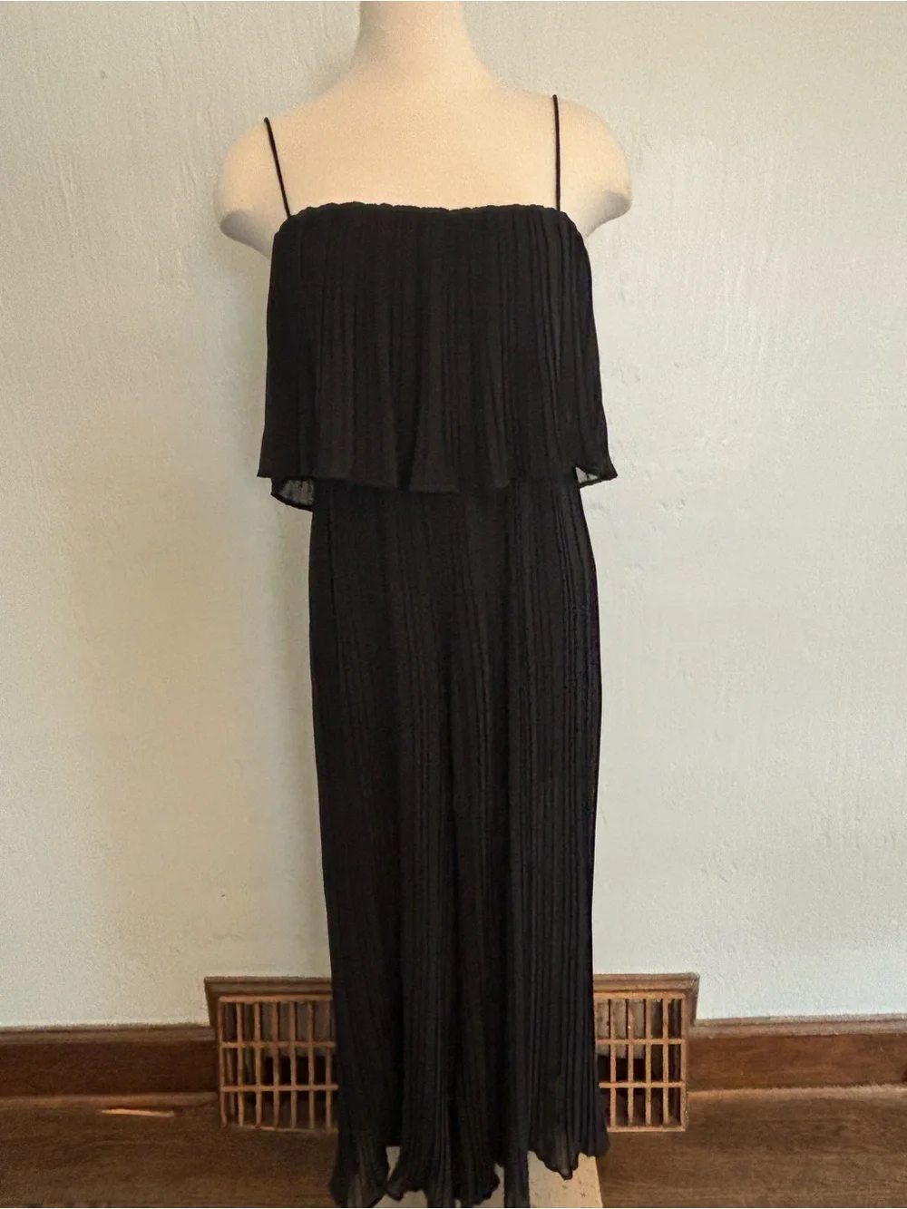 Black Elegant Vertical Pleated Jumpsuit by Shinestar Sz M - Picture 1 of 10